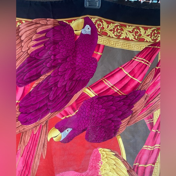 Rare Vintage Salvatore Ferragamo Silk Scarf, Parrot 🦜 Tropical Bird Theme - Picture 10 of 10